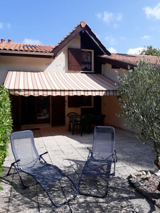 Charmante Patio En Bordure De Foret *